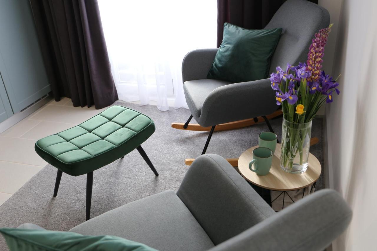 Flora Studio Apartments Korenica Luaran gambar